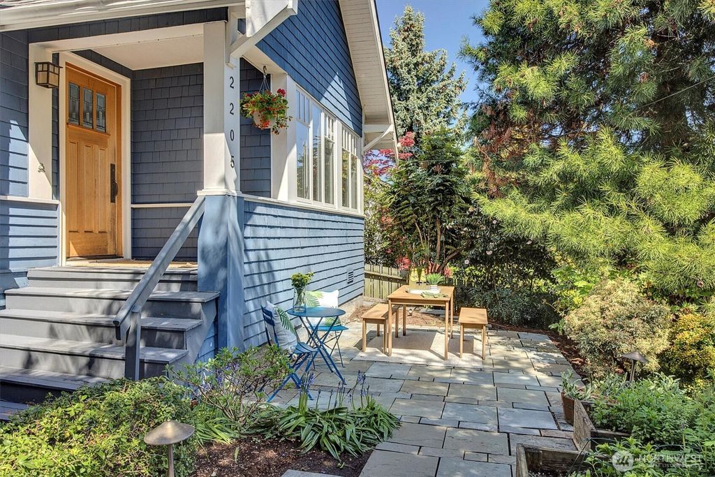 Photo of 2205 12th Avenue E, Seattle, WA 98102 (MLS # 2365429)