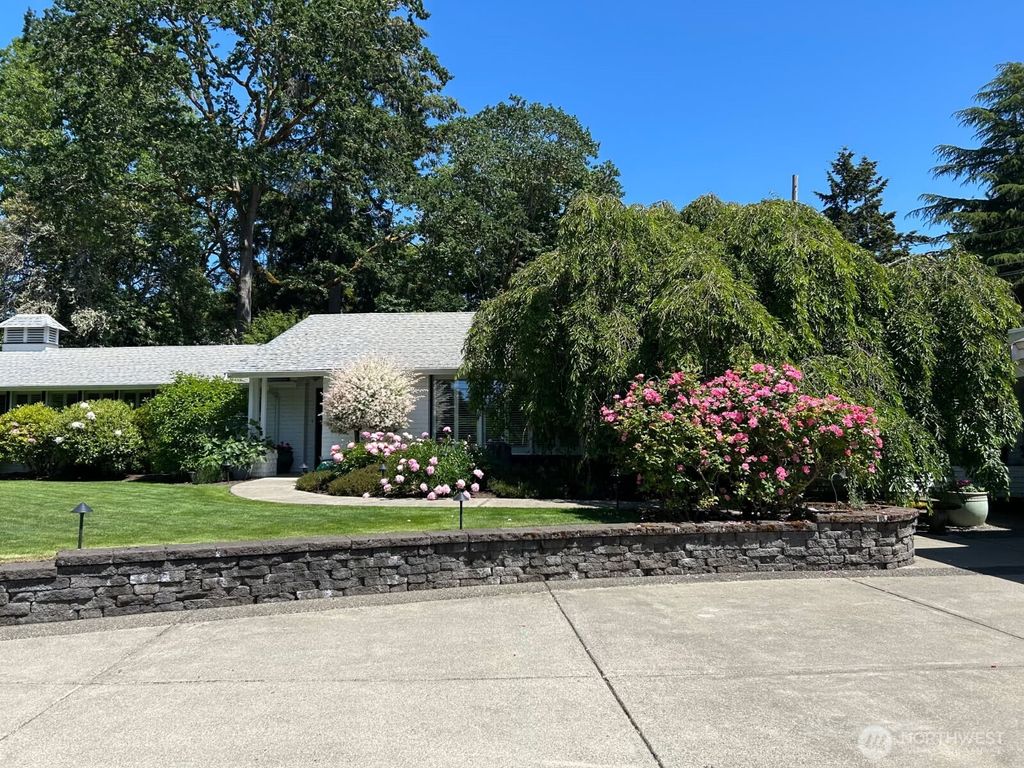 Photo of 10415 Brook Lane SW, Lakewood, WA 98499 (MLS # 2547085)