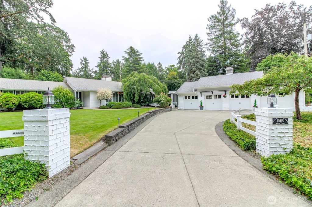 Photo of 10415 Brook Lane SW, Lakewood, WA 98499 (MLS # 2547085)