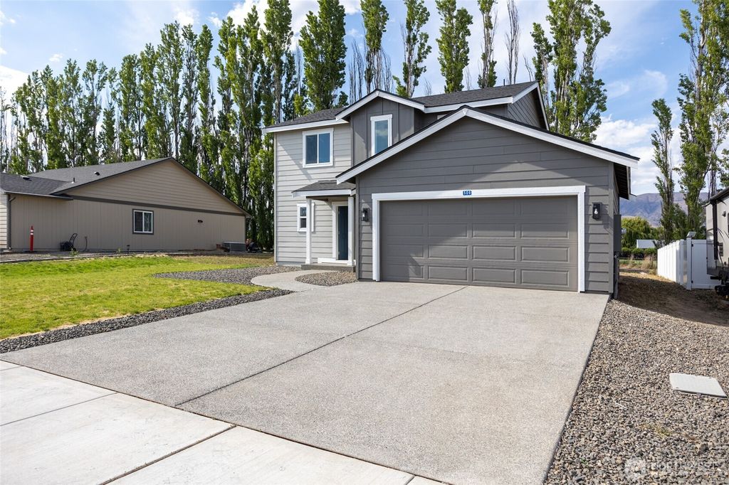 Photo of 435 Pear Drive, Tieton, WA 98947 (MLS # 2442203)