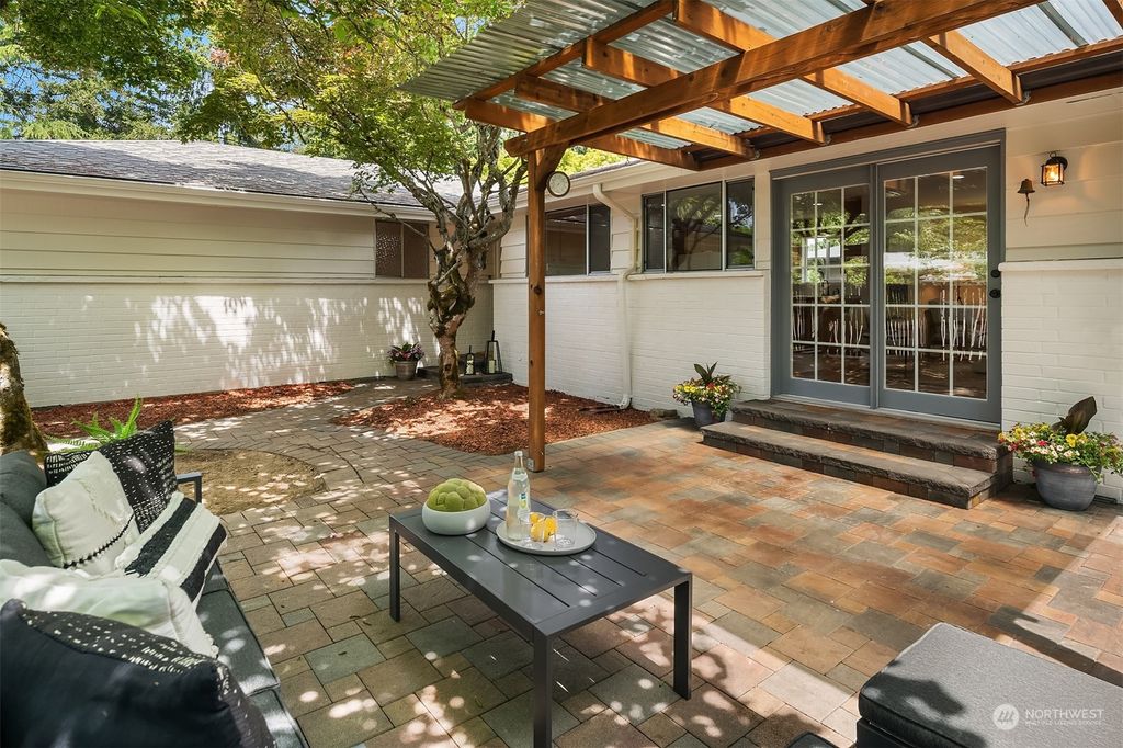 Photo of 13003 NE 74th Street, Kirkland, WA 98033 (MLS # 2077383)