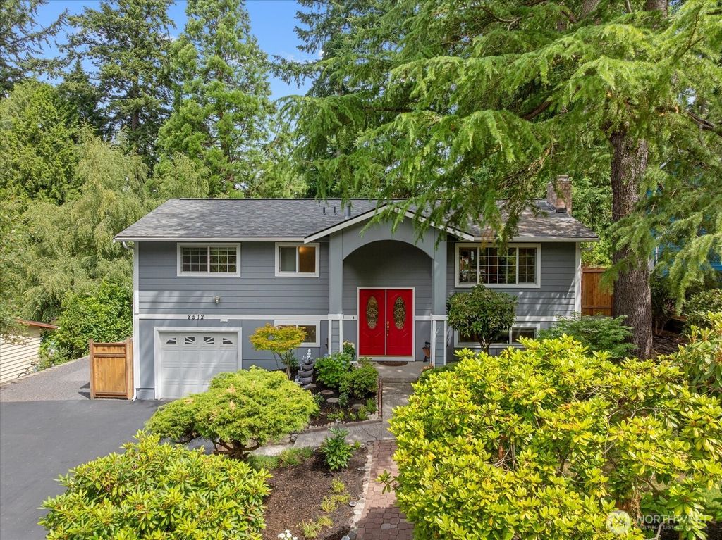 Photo of 8512 NE 136th Street, Kirkland, WA 98034 (MLS # 2547606)