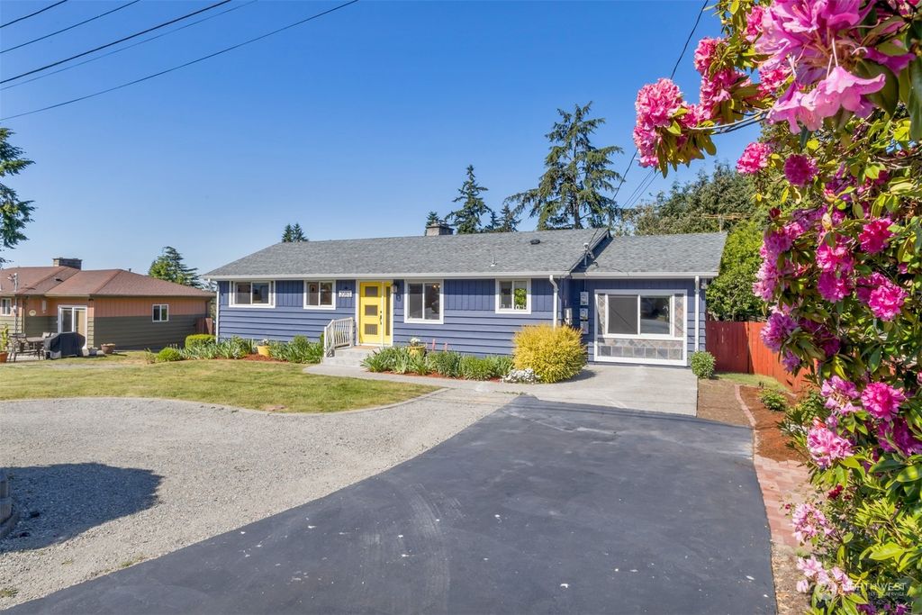 Photo of 20813 2nd Avenue S, Des Moines, WA 98198 (MLS # 2077927)