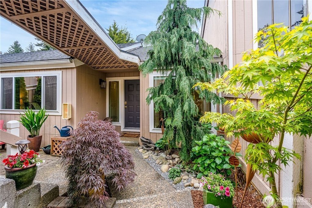 Photo of 3213 SW 319th Place #19, Federal Way, WA 98023 (MLS # 2511123)