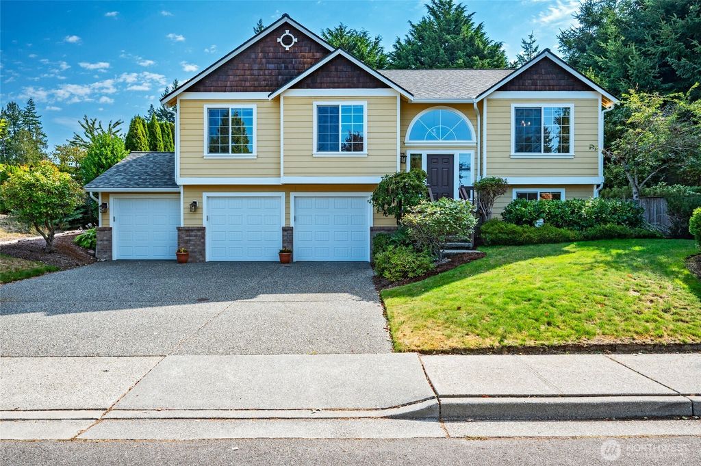 Photo of 19407 70th Avenue W, Lynnwood, WA 98036 (MLS # 2426003)