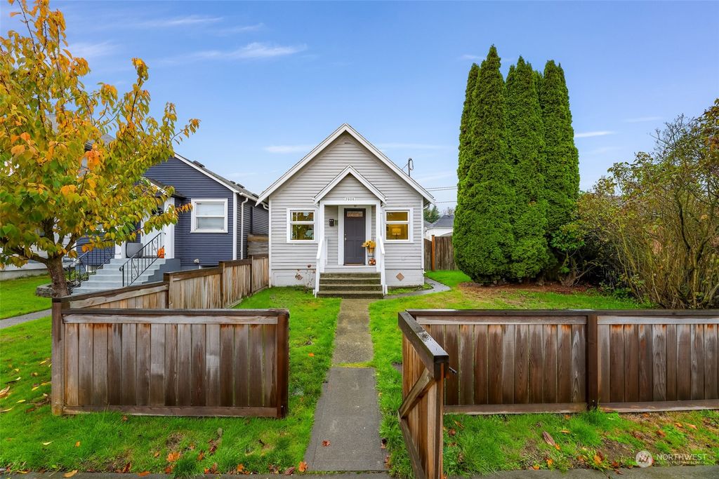 Photo of 2606 Walnut Street, Everett, WA 98201 (MLS # 2174826)
