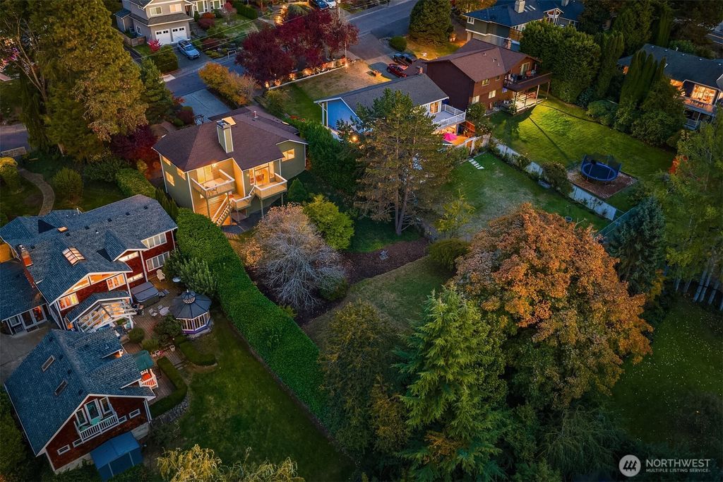 Photo of 1929 2nd Street, Kirkland, WA 98033 (MLS # 2447315)