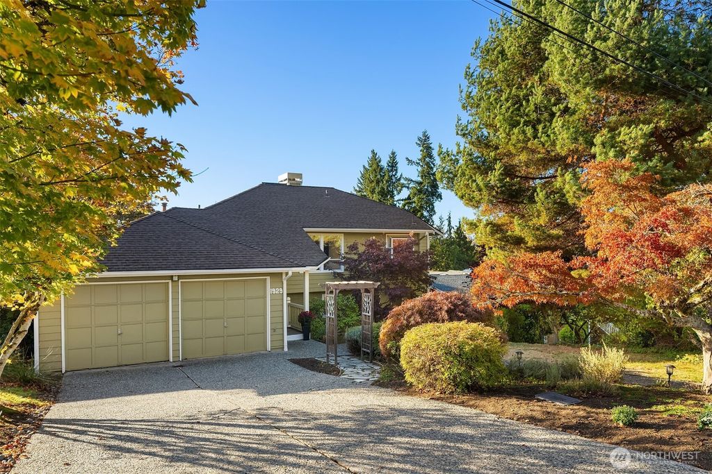 Photo of 1929 2nd Street, Kirkland, WA 98033 (MLS # 2447315)
