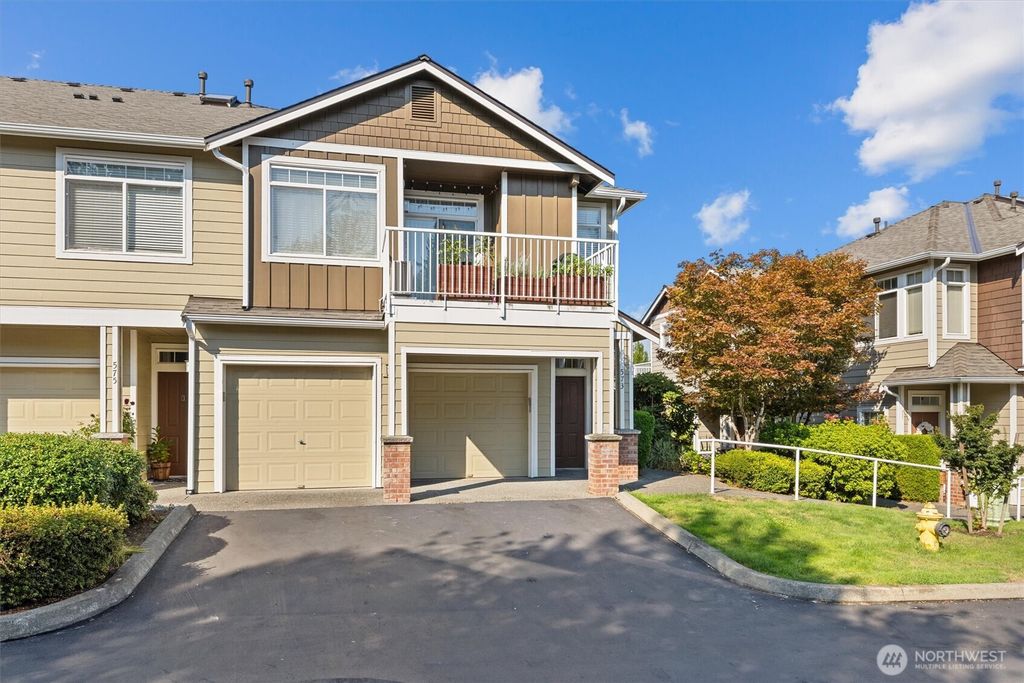 Photo of 573 241st Lane SE #4, Sammamish, WA 98074 (MLS # 2426484)