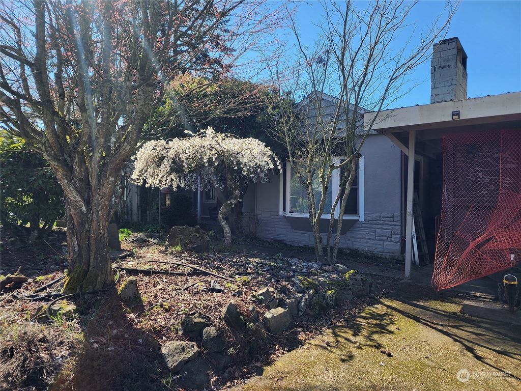 Photo of 16025 124th Avenue NE, Woodinville, WA 98072 (MLS # 2215758)