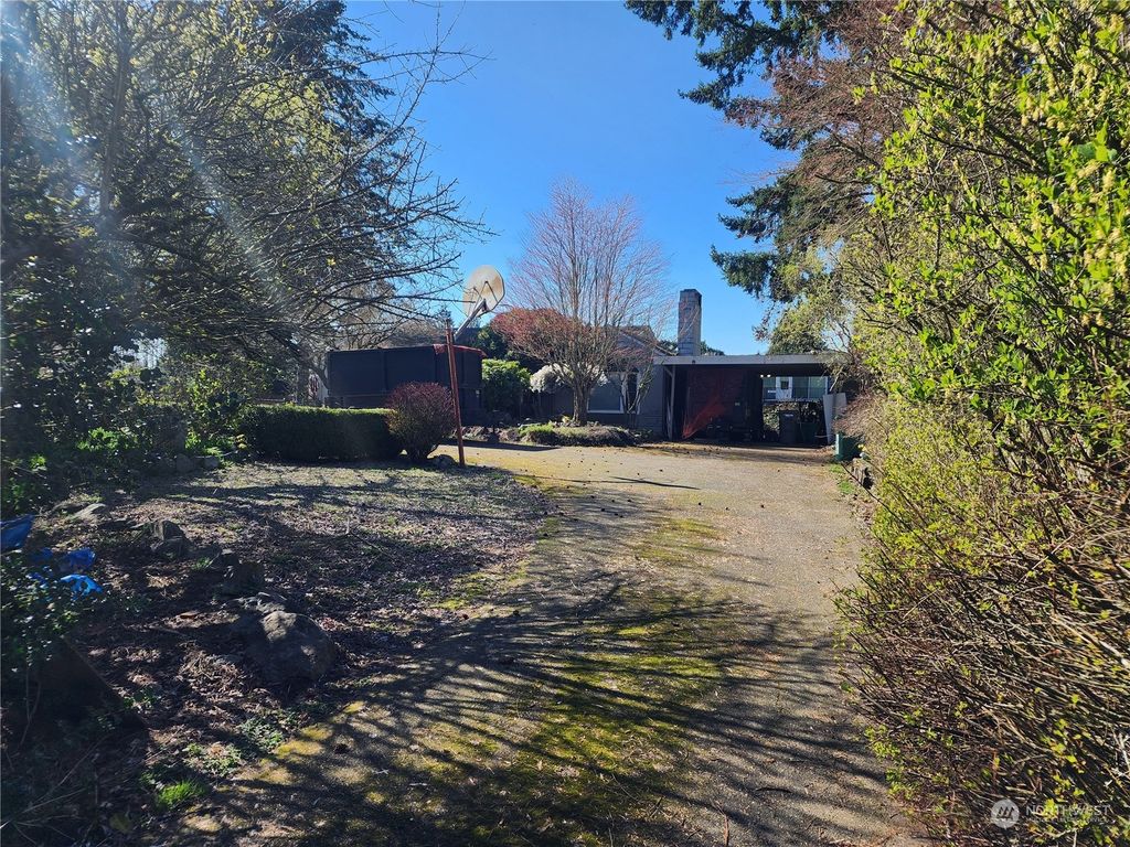 Photo of 16025 124th Avenue NE, Woodinville, WA 98072 (MLS # 2215758)