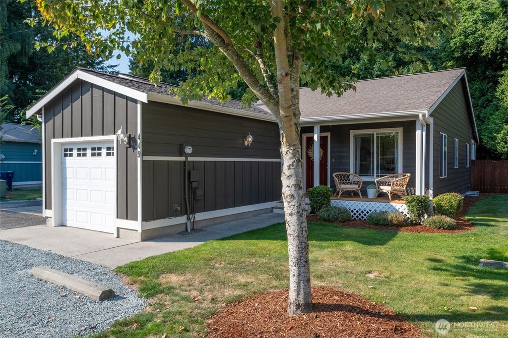 Photo of 449 Oak Hill Lane, Burlington, WA 98233 (MLS # 2433116)