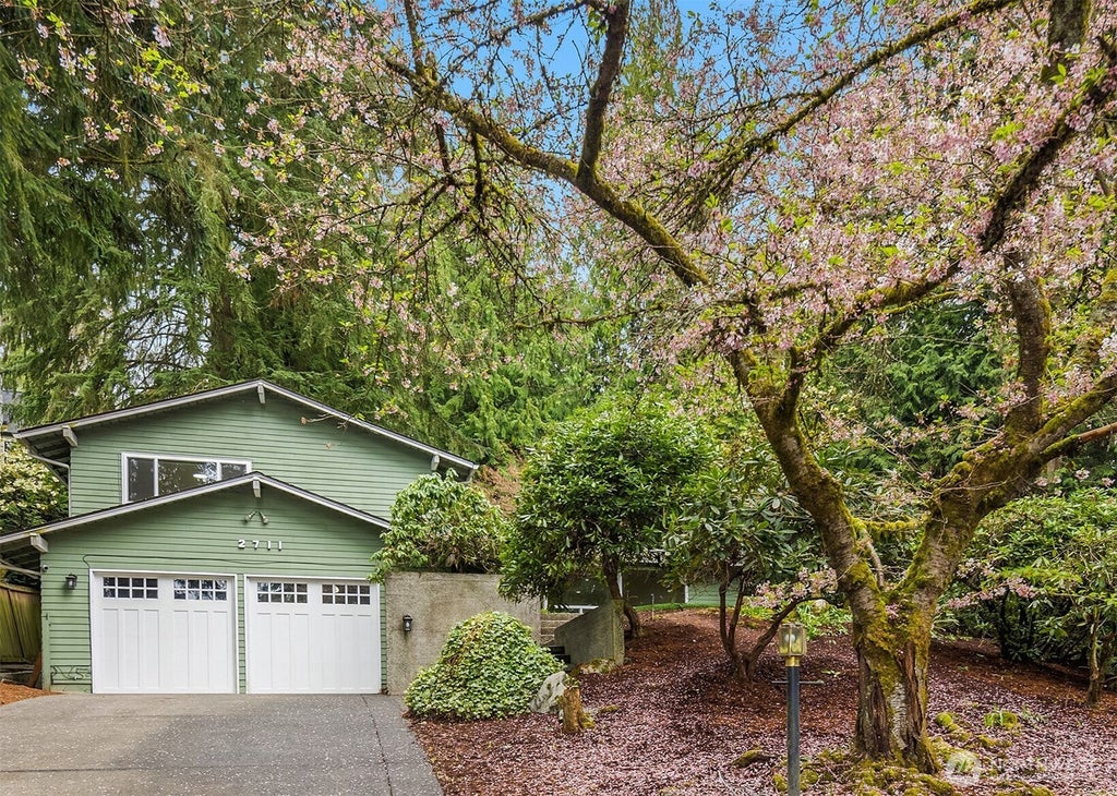Photo of 2711 101st Place NE, Bellevue, WA 98004 (MLS # 2559242)