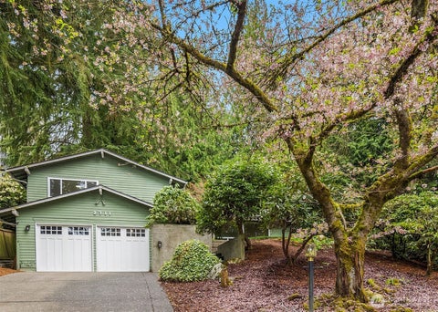 Photo of 2711 101st Place NE, Bellevue, WA 98004 (MLS # 2559242)