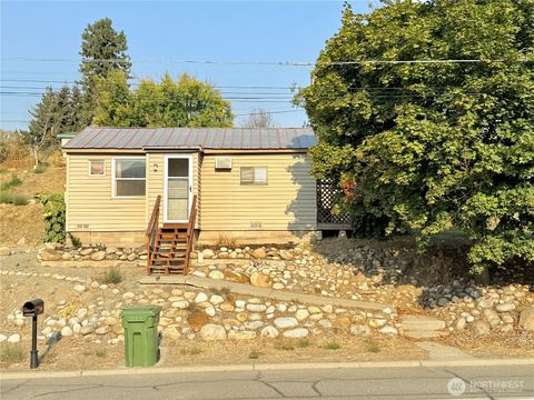 Photo of 825 2nd Avenue N, Okanogan, WA 98840 (MLS # 2436947)