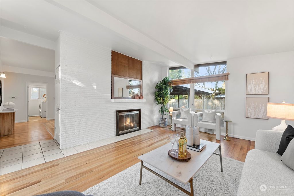 Photo of 14214 SE 14th Street, Bellevue, WA 98007 (MLS # 2325516)