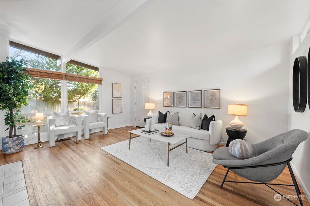 Photo of 14214 SE 14th Street, Bellevue, WA 98007 (MLS # 2325516)