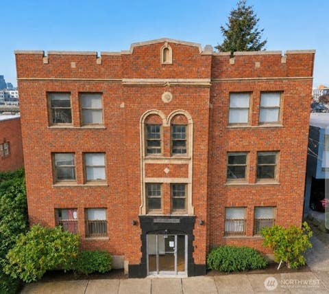 Photo of 315 12th Avenue E, Seattle, WA 98102 (MLS # 2505422)