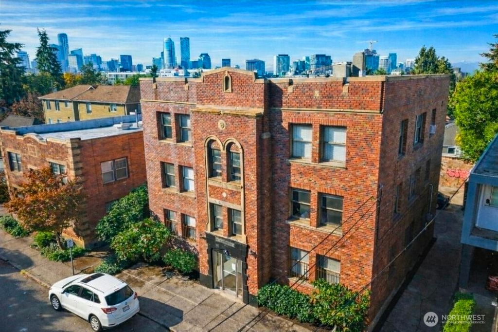 Photo of 315 12th Avenue E, Seattle, WA 98102 (MLS # 2505422)