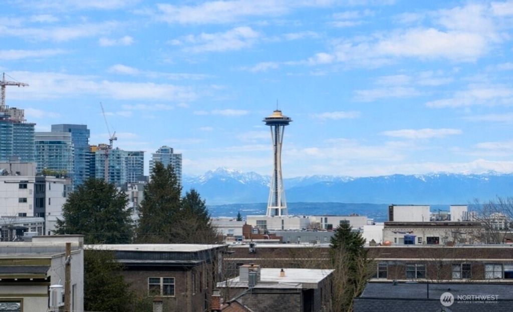 Photo of 315 12th Avenue E, Seattle, WA 98102 (MLS # 2505422)