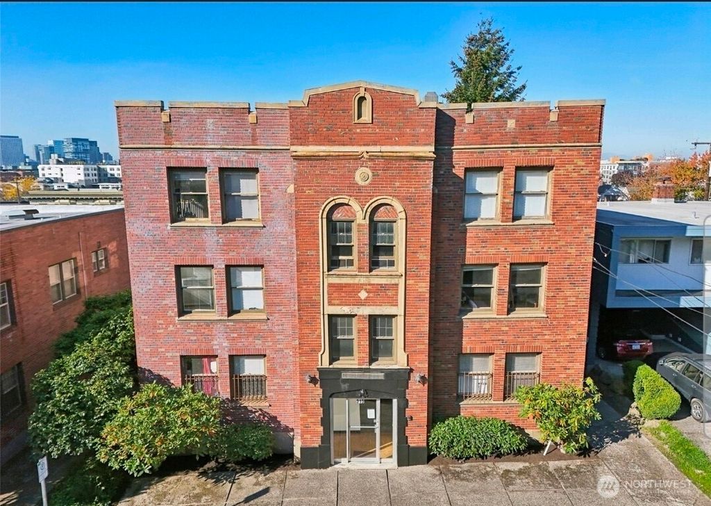 Photo of 315 12th Avenue E, Seattle, WA 98102 (MLS # 2505422)