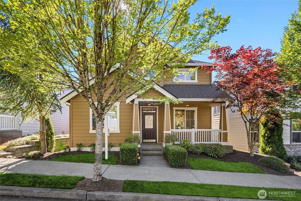 Photo of 2441 31st Avenue NE, Issaquah, WA 98029 (MLS # 2538135)