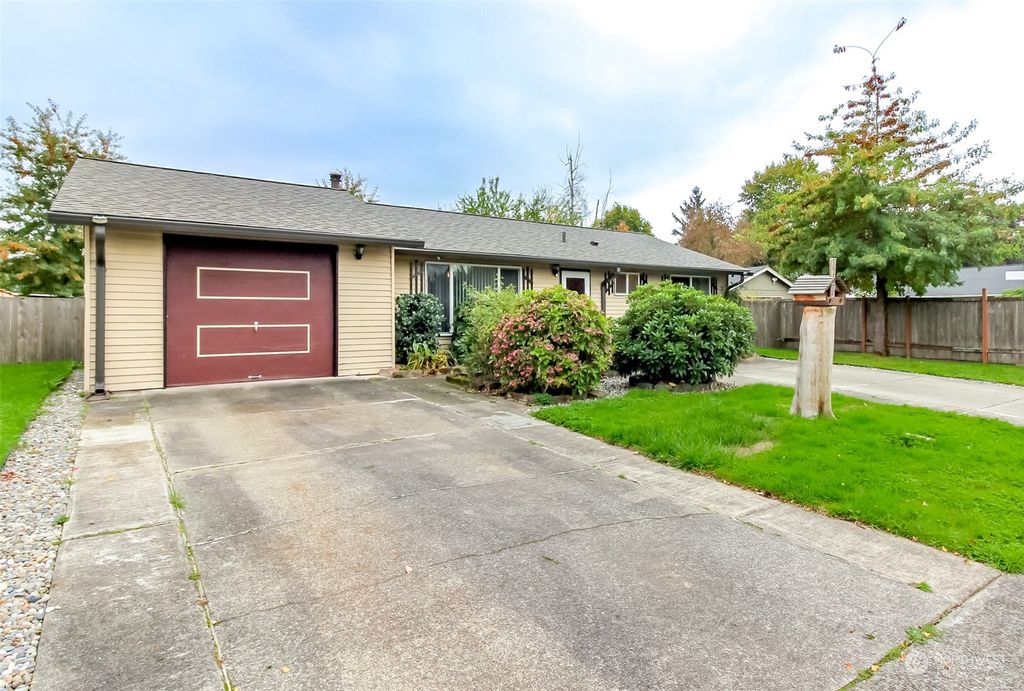 Photo of 717 NE 2nd Avenue, Pacific, WA 98047 (MLS # 2150807)