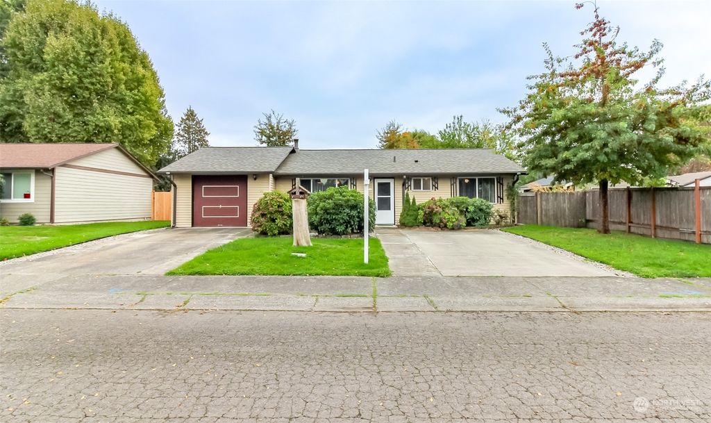 Photo of 717 NE 2nd Avenue, Pacific, WA 98047 (MLS # 2150807)