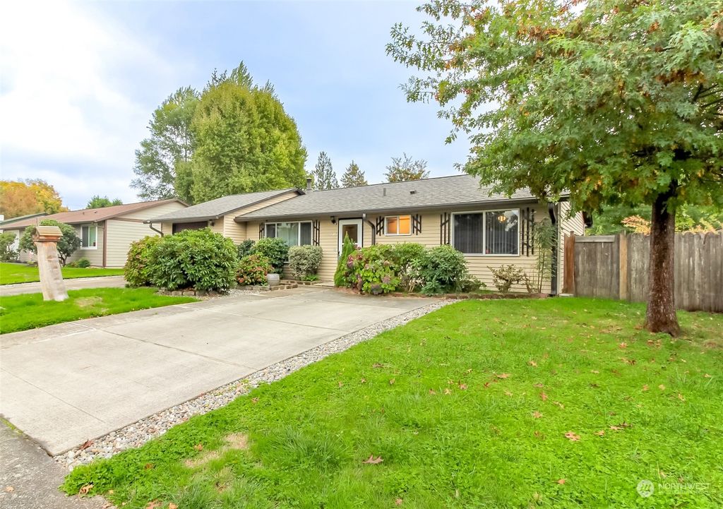 Photo of 717 NE 2nd Avenue, Pacific, WA 98047 (MLS # 2150807)