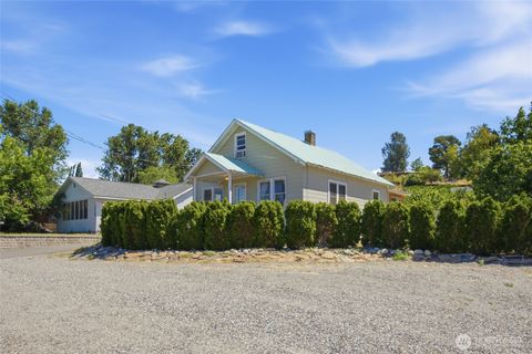 Photo of 1921 Sunset Highway HWY, East Wenatchee, WA 98802 (MLS # 2551664)