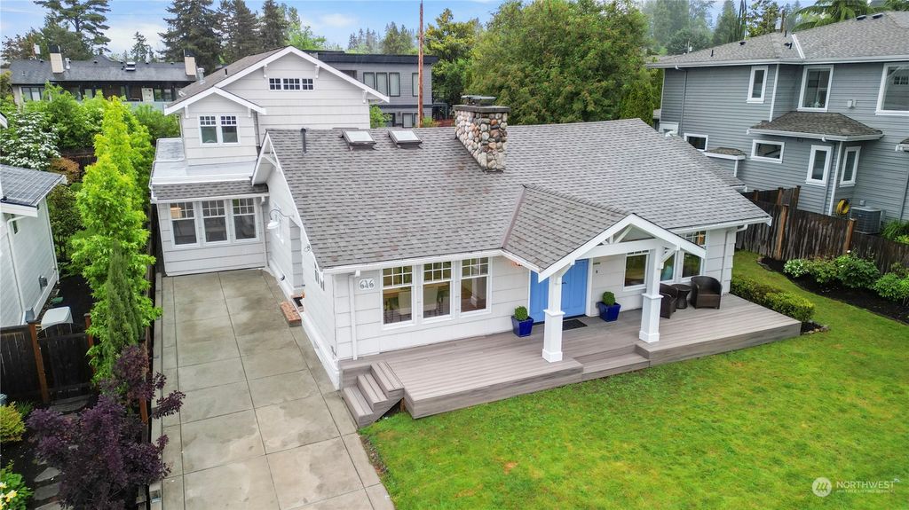 Photo of 646 16th Avenue W, Kirkland, WA 98033 (MLS # 2236967)