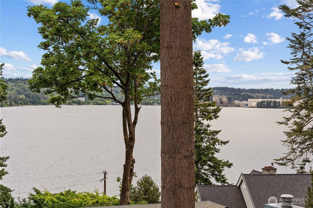 Photo of 8526 E Mercer Way Way, Mercer Island, WA 98040 (MLS # 2377732)