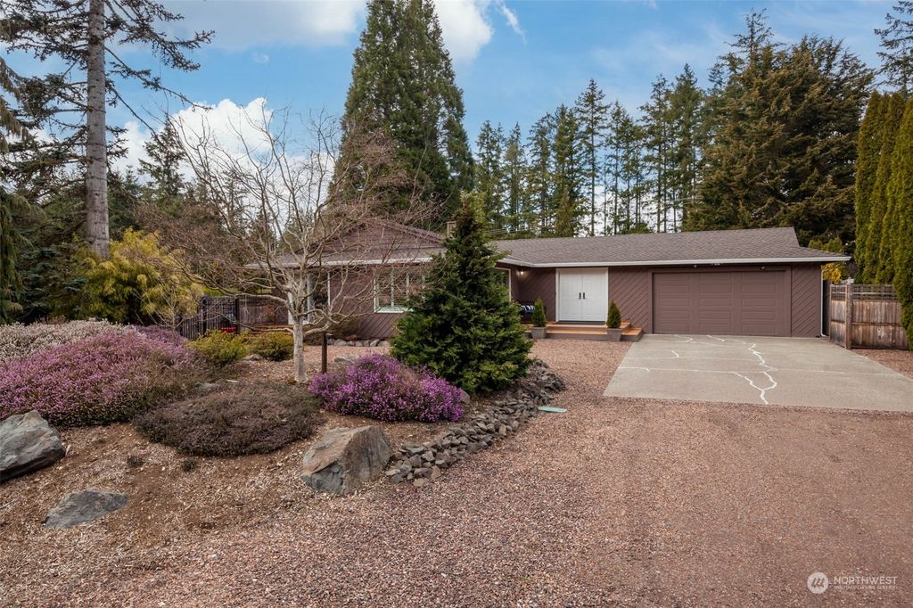 Photo of 13230 SE 336th Place, Auburn, WA 98092 (MLS # 2049172)