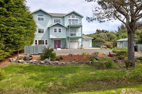 Photo of 272 Sand Dune Avenue NW, Ocean Shores, WA 98569 (MLS # 2369108)