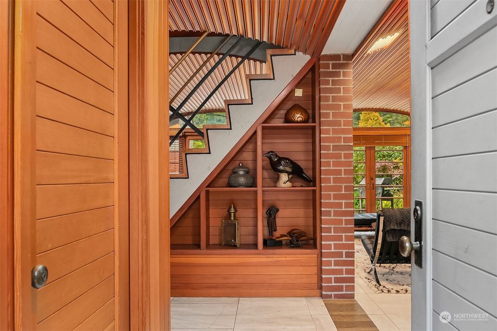 Photo of 608 34th Avenue E, Seattle, WA 98112 (MLS # 2010017)