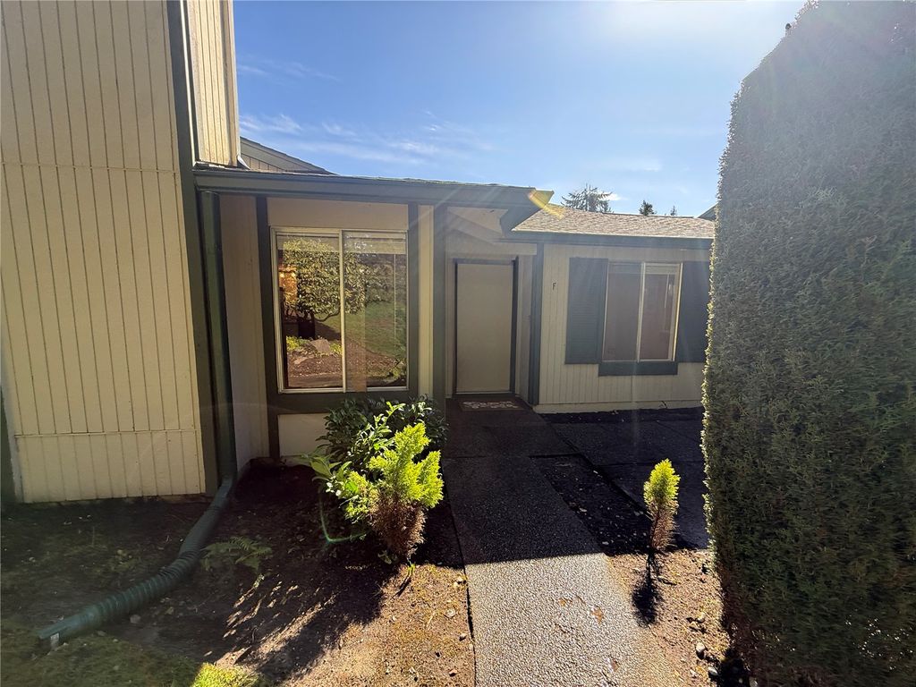 Photo of 526 S 323rd Place Pl #11F, Federal Way, WA 98003 (MLS # 2460281)