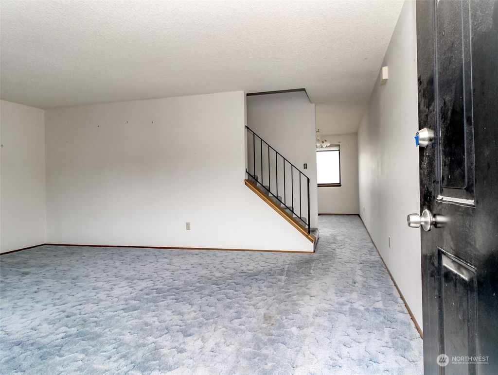 Photo of 912 Algona Boulevard N #A &amp; B, Algona, WA 98001 (MLS # 2163351)