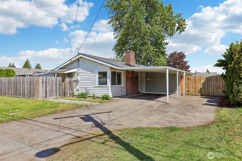 Photo of 16966 121st Avenue SE, Renton, WA 98058 (MLS # 2514773)