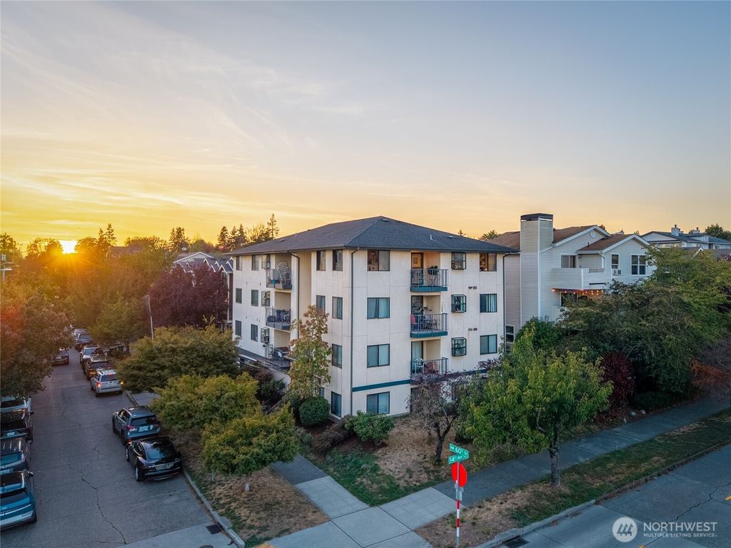 Photo of 1400 NW 60th Street #401, Seattle, WA 98107 (MLS # 2429393)