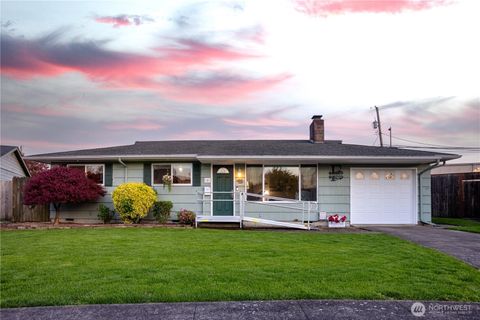 Photo of 4 Terry Court, Longview, WA 98632 (MLS # 2511952)