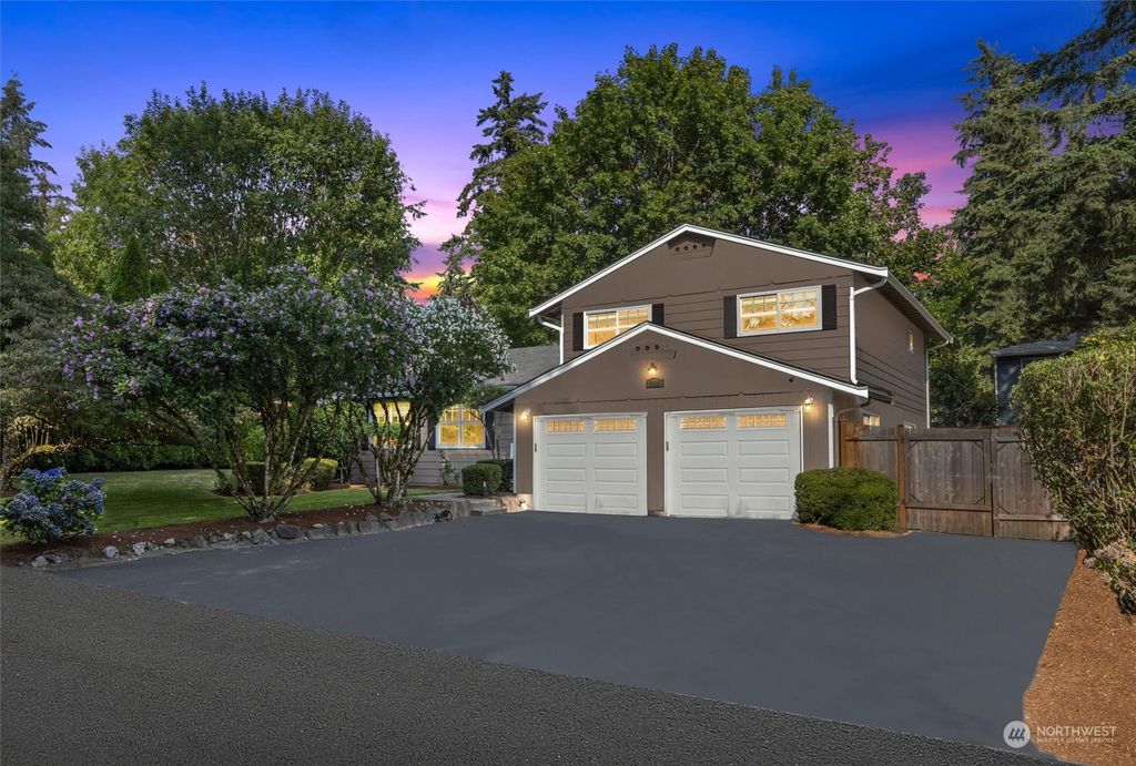Photo of 6848 122nd Place NE, Kirkland, WA 98033 (MLS # 2278432)