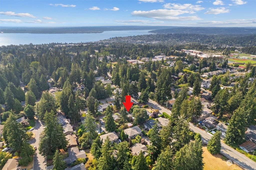 Photo of 6848 122nd Place NE, Kirkland, WA 98033 (MLS # 2278432)