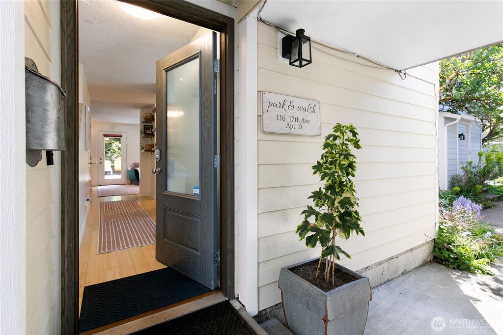 Photo of 116 17th Avenue #D, Seattle, WA 98122 (MLS # 2364836)