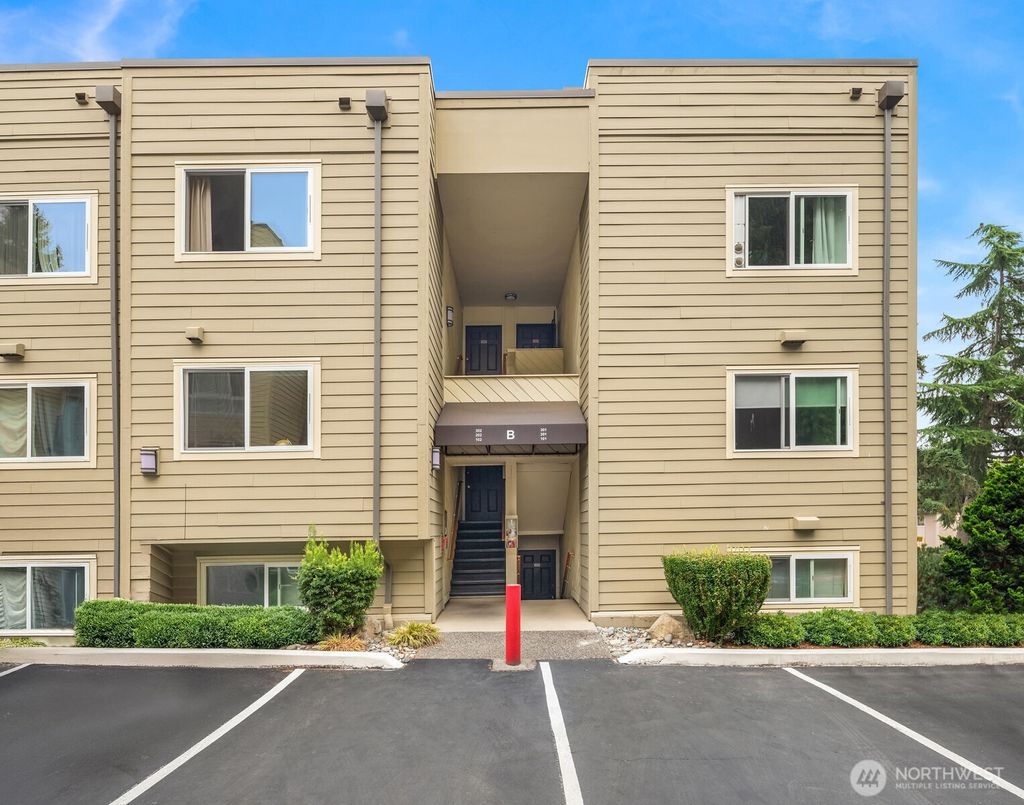 Photo of 5834 NE 75th Street #B202, Seattle, WA 98115 (MLS # 2426375)