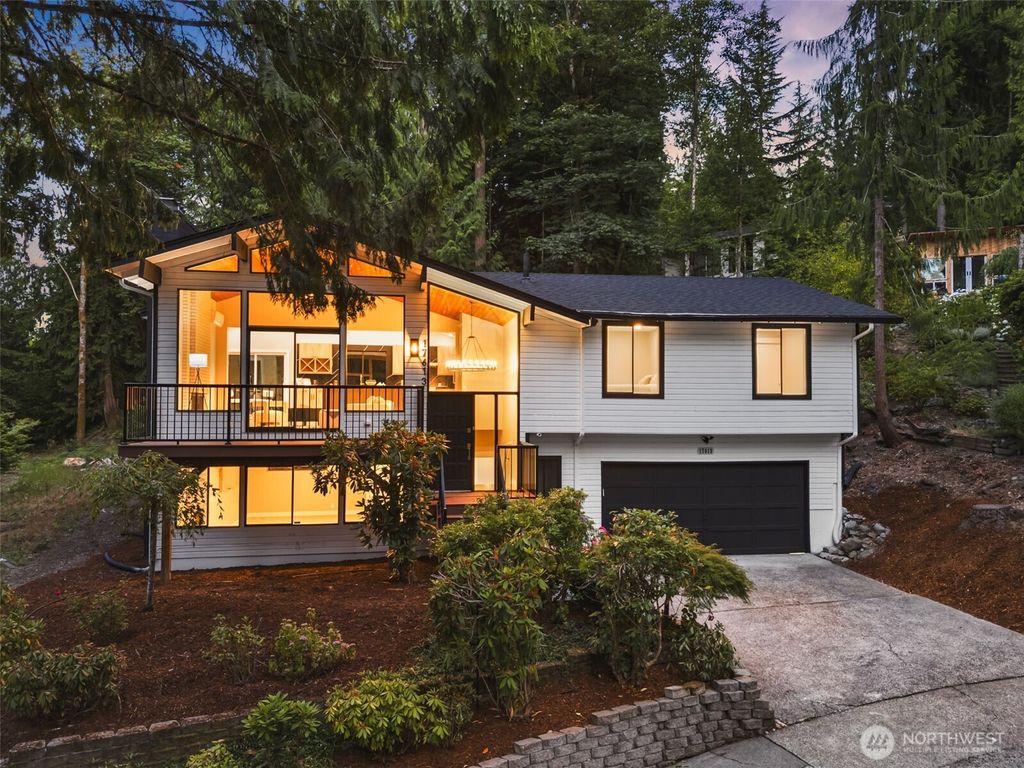 Photo of 17613 NE 31st Place, Redmond, WA 98052 (MLS # 2411169)