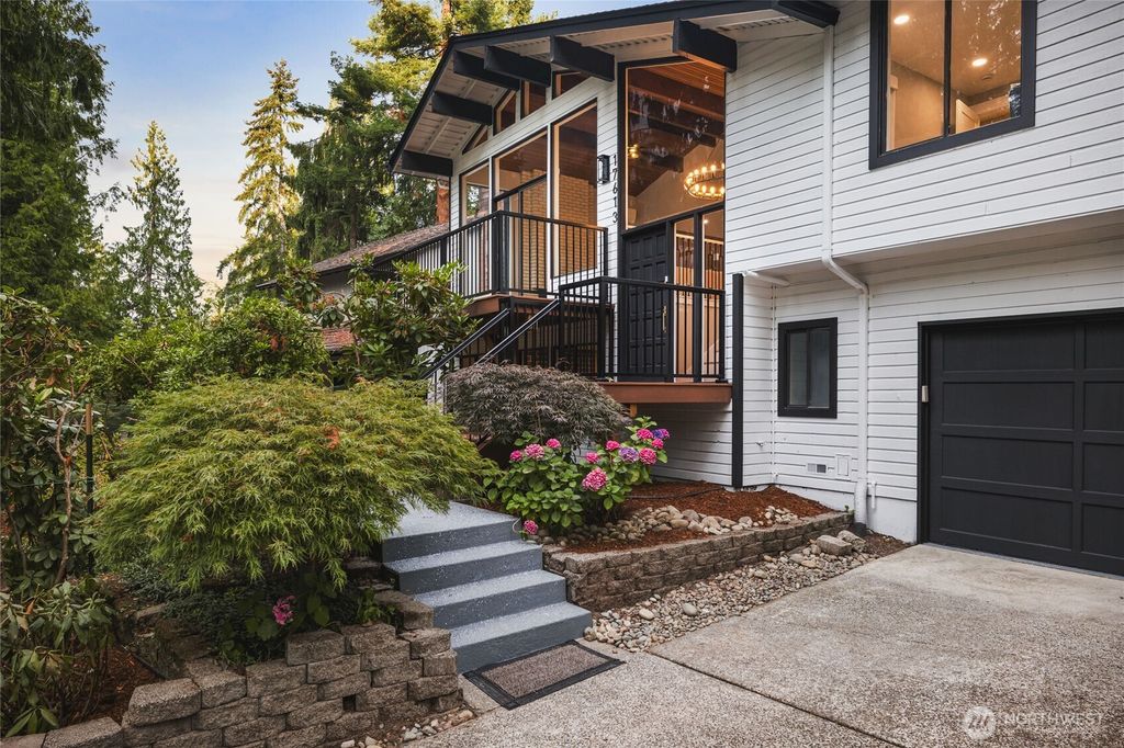 Photo of 17613 NE 31st Place, Redmond, WA 98052 (MLS # 2411169)