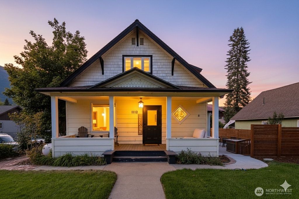 Photo of 1112 Commercial Street, Leavenworth, WA 98826 (MLS # 2477473)