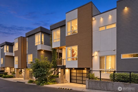 Photo of 201 4th Court S #15, Kirkland, WA 98033 (MLS # 2585160)