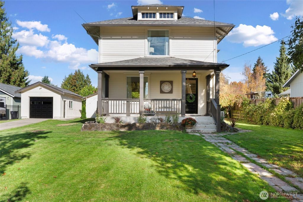 Photo of 1404 10th Avenue SE, Olympia, WA 98501 (MLS # 2447936)
