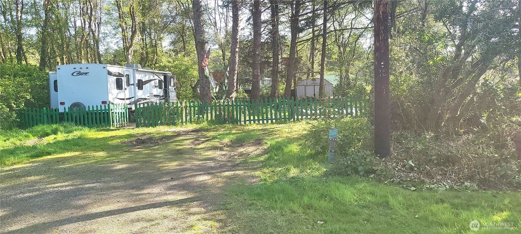 Photo of 21 N Lakeside Drive N, Copalis Beach, WA 98535 (MLS # 2516443)